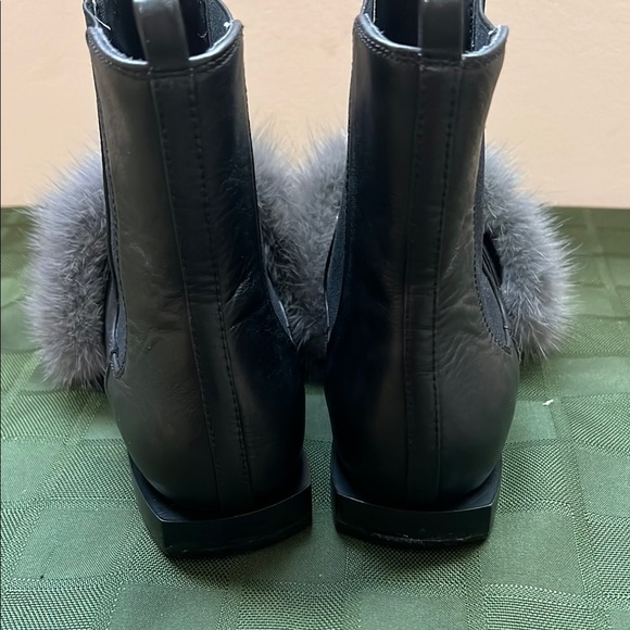 Dymonlatry Elegant Black Leather Ankle Boots with Fur Trim - Picture 4 of 14